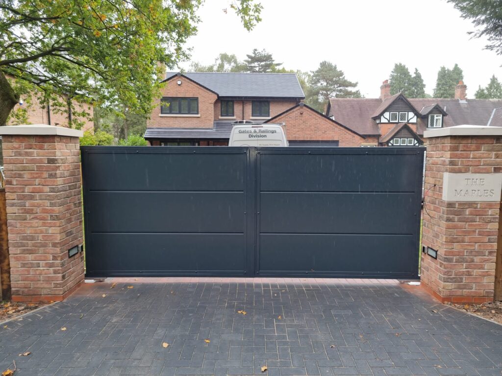 243363039_366237708279427_4700488822239356208_n_366237754946089 Electric Driveway Gate